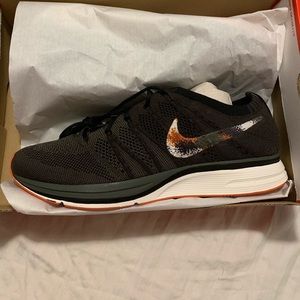 nike flyknit trainer velvet brown